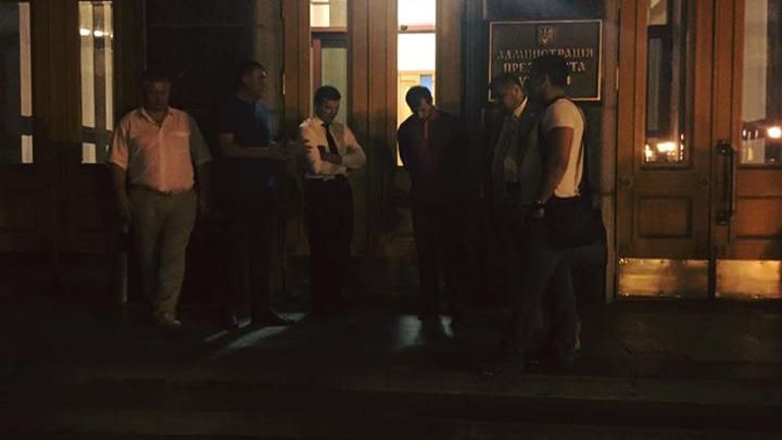 Радикальный Ляшко приехал в Администрацию Порошенко Радикальный Ляшко приехал в Администрацию Порошенко