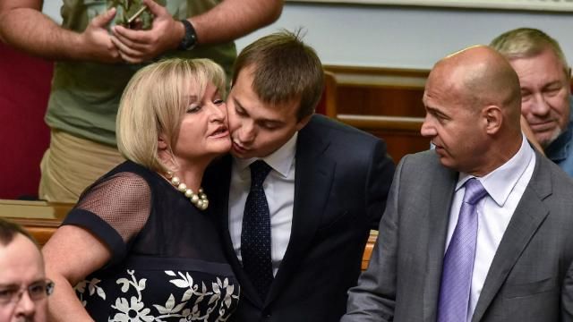 Одиозный нардеп принял присягу под крики "Ганьба" Одиозный нардеп принял присягу под крики "Ганьба"