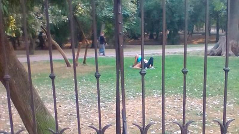 Пара занялась сексом в людном парке Львова (18+)