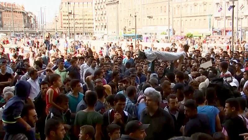 У Європі не можуть впоратись з напливом мігрантів У Європі не можуть впоратись з напливом мігрантів