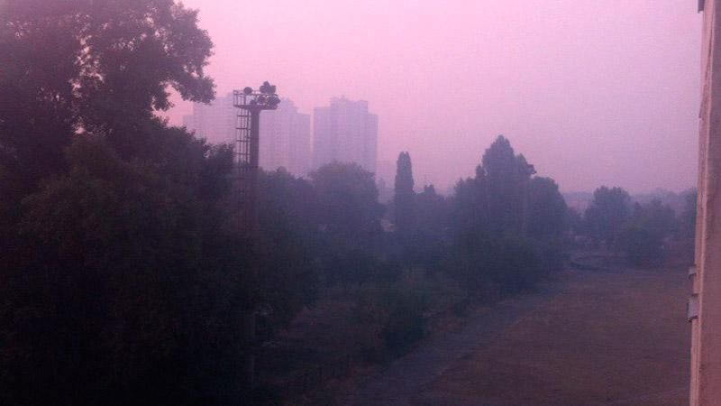 Из-за едкого дыма в Киеве закрывают школы Из-за едкого дыма в Киеве закрывают школы