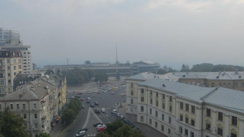 Чрезвычайники объяснили откуда взялся дым в Киеве