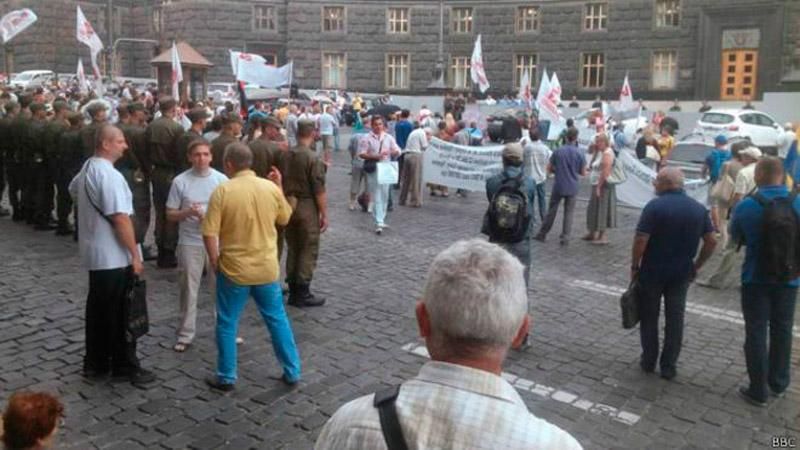 Улицу Грушевского в Киеве снова перекрыли Улицу Грушевского в Киеве снова перекрыли