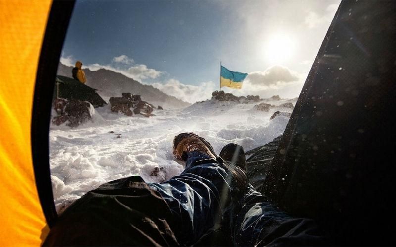 Схід сонця: ранкові пейзажі із наметів Схід сонця: ранкові пейзажі із наметів