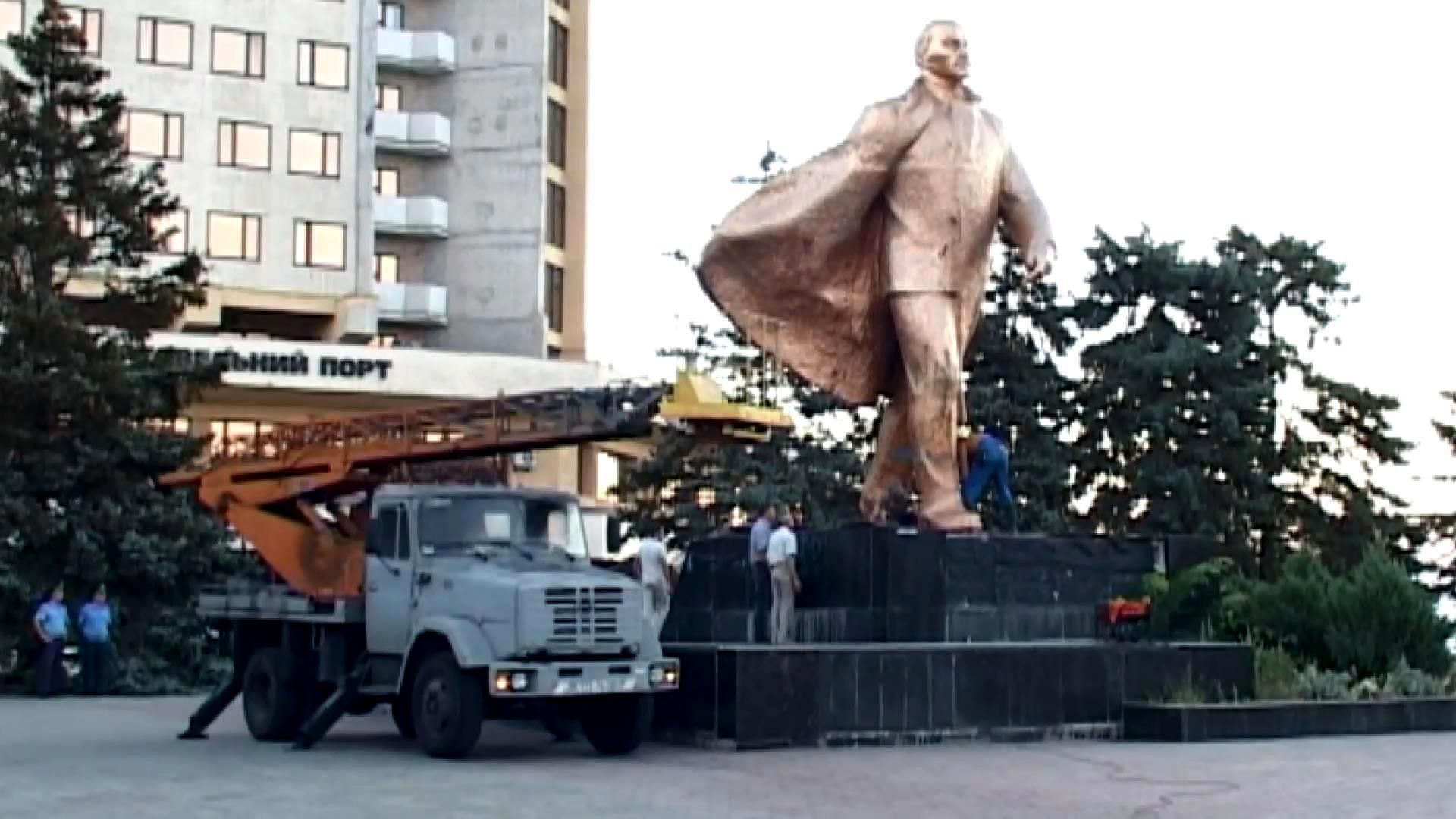 В Іллічівську скинули Ілліча В Іллічівську скинули Ілліча