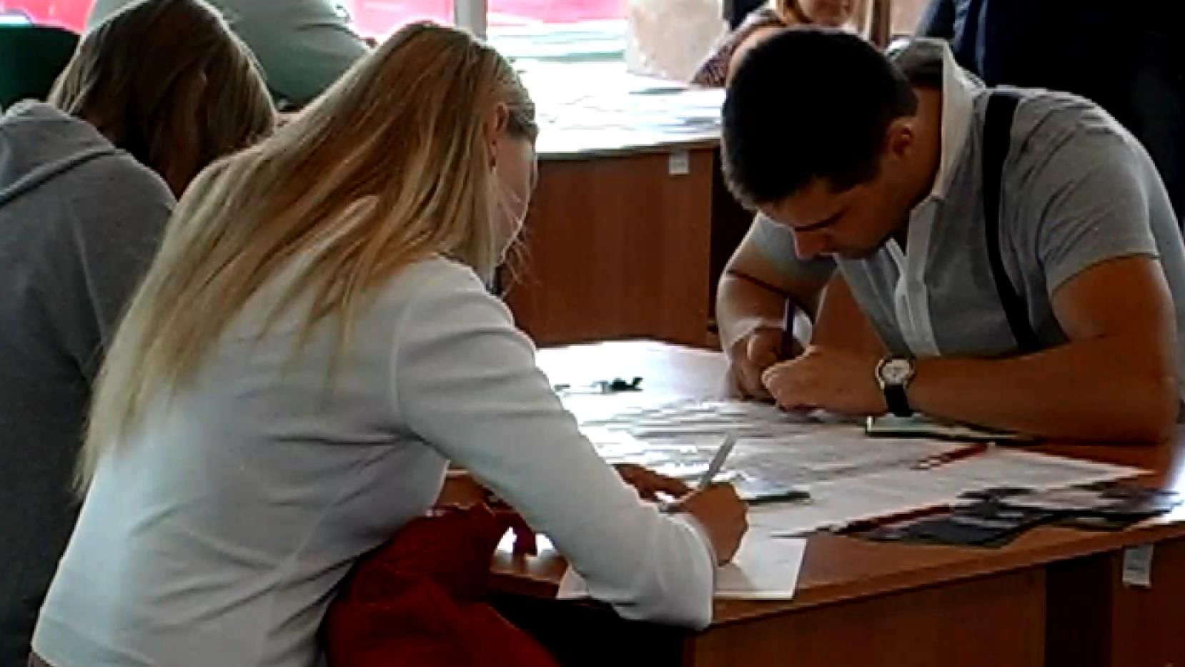 Івано-франківчани масово рвуться на посади поліцейських Івано-франківчани масово рвуться на посади поліцейських