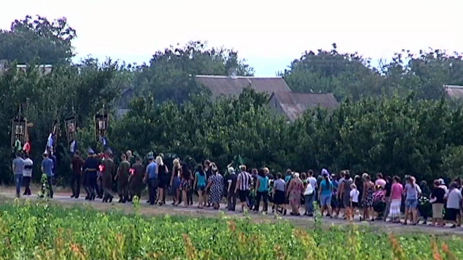 Тисячі земляків прийшли на похорон загиблого нацгвардійця під Радою Тисячі земляків прийшли на похорон загиблого нацгвардійця під Радою