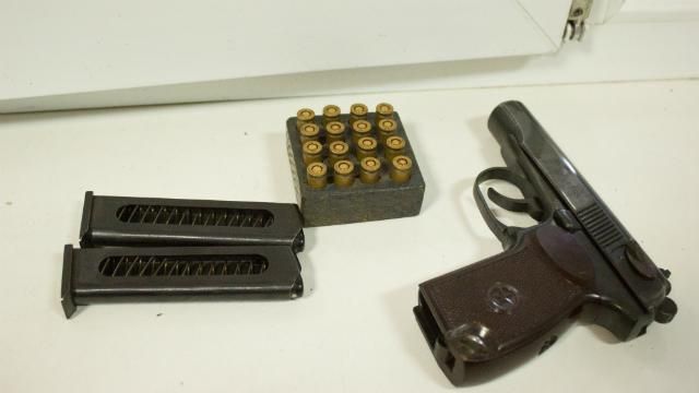 Украинцы требуют от Порошенко немедленно разрешить свободное владение оружием Украинцы требуют от Порошенко немедленно разрешить свободное владение оружием