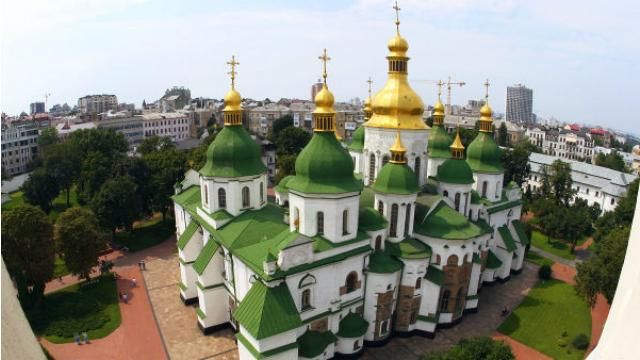 На території Софії Київській утворилося моторошне провалля На території Софії Київській утворилося моторошне провалля