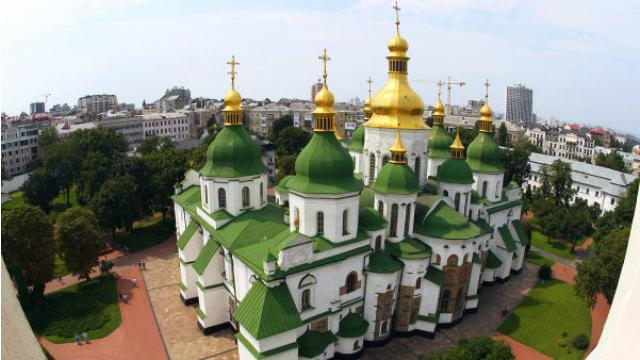 На территории Софии Киевской образовался жуткий провал