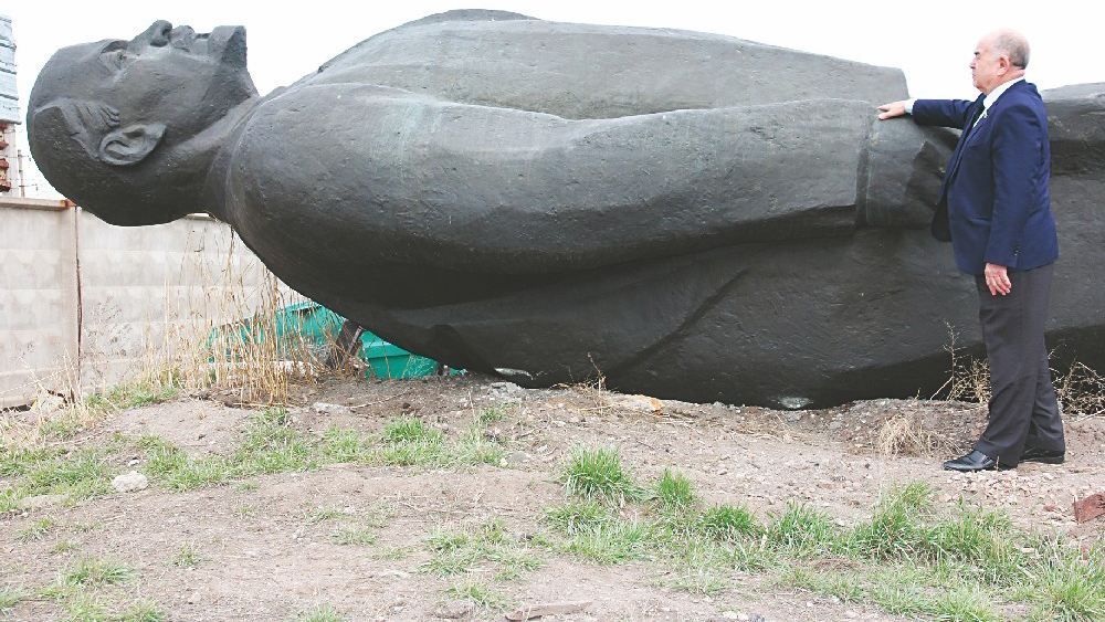 За коммунистов взялись в еще одной стране бывшего СССР За коммунистов взялись в еще одной стране бывшего СССР