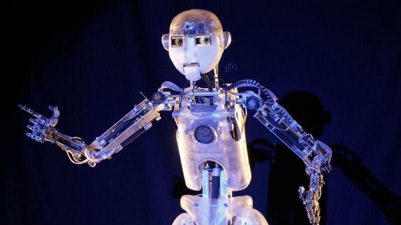 Робот-актор: чудо техніки зібрало аншлаг у театрі