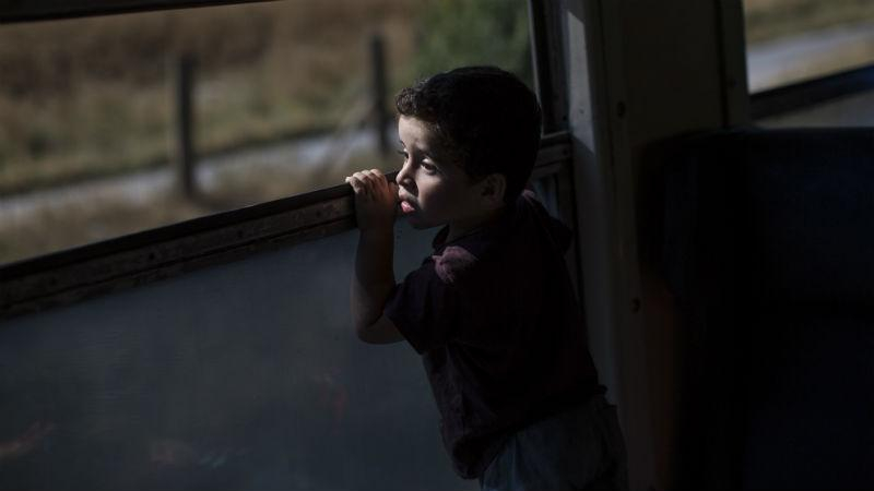 Мігранти прагнуть дістатись Європи, а їх тримають в таборах