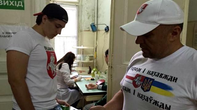 Білоруські фанати здали кров для бійців АТО