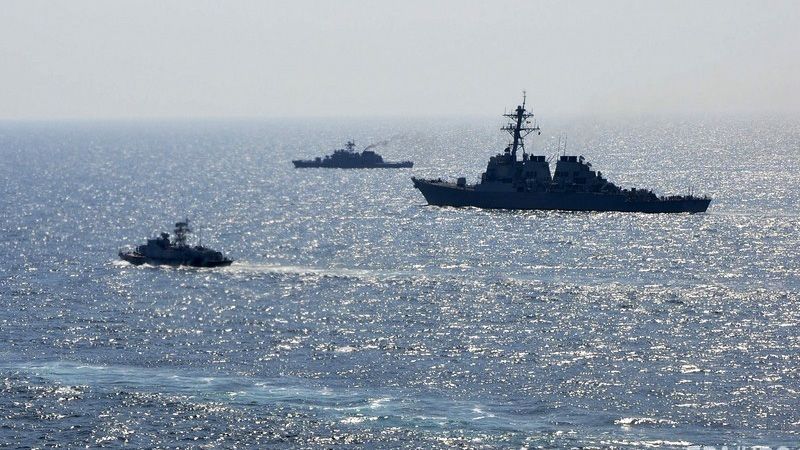 Українські військові вчать натівських морпіхів Українські військові вчать натівських морпіхів