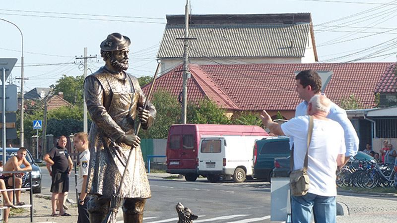 Ромов возмутил скандальный памятник в Мукачево