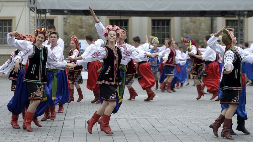 Мировой рекорд массового танцевания гопака поставили в Польше