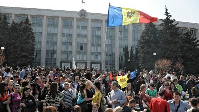 Митингующие в Молдове подрались с полицией