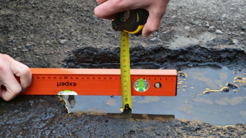 Латать дыры на украинских дорогах поможет таможня Латать дыры на украинских дорогах поможет таможня