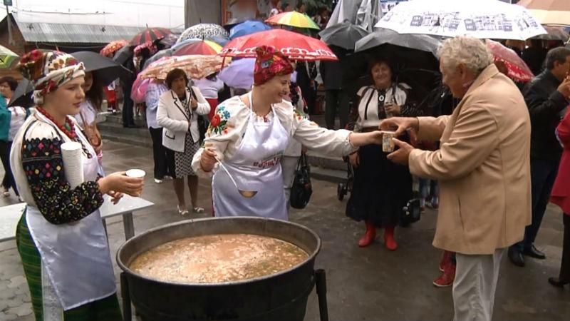 Фестиваль борща: развлечение превратилась в благотворительность для военных Фестиваль борща: развлечение превратилась в благотворительность для военных