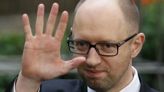 Фотофакт: Яценюк похвалився незвичайним подарунком від військового Фотофакт: Яценюк похвалився незвичайним подарунком від військового