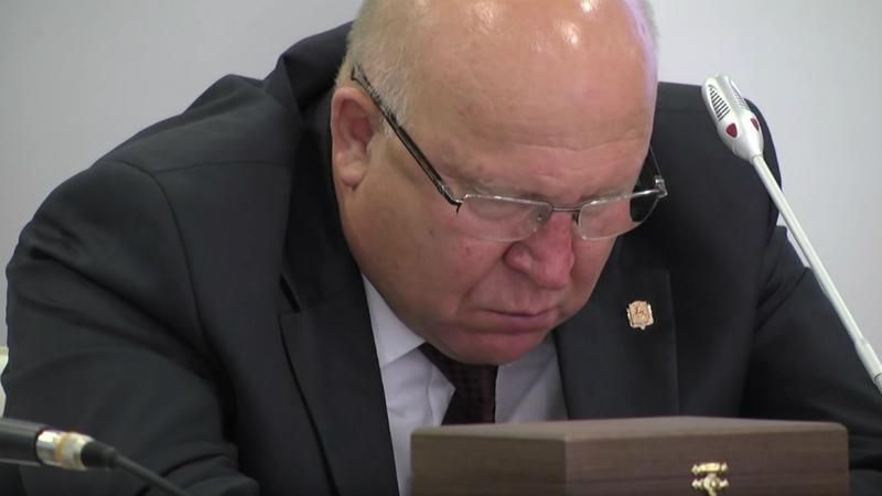 Российский чиновник заснул прямо во время заседания
