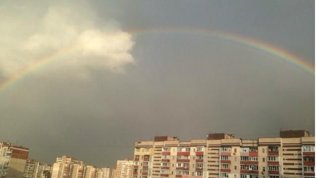 Киевлян порадовала яркая осенняя радуга Киевлян порадовала яркая осенняя радуга