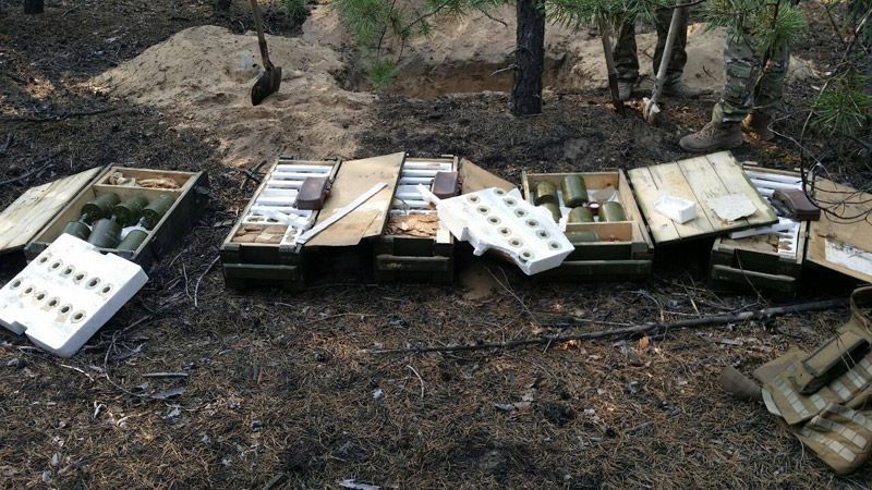 Арсенал российского оружия нашли на украинской территории Арсенал российского оружия нашли на украинской территории