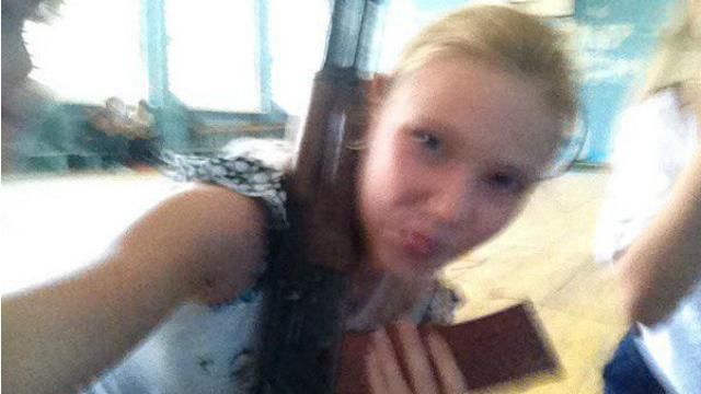 Боевики дали детям в руки оружие Боевики дали детям в руки оружие