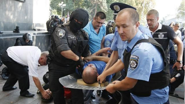 Люди жахнуться після оприлюднення планів терористів, — Порошенко про сутичку під Радою 