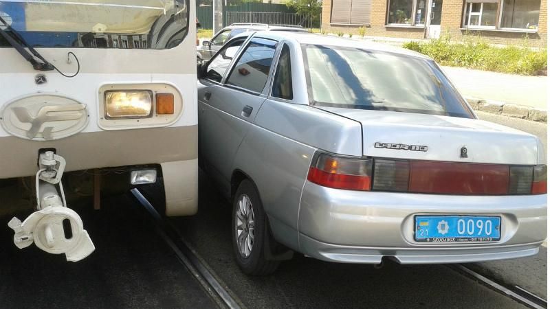 Авто міліції і трамвай зіштовхнулися в аварії Авто міліції і трамвай зіштовхнулися в аварії