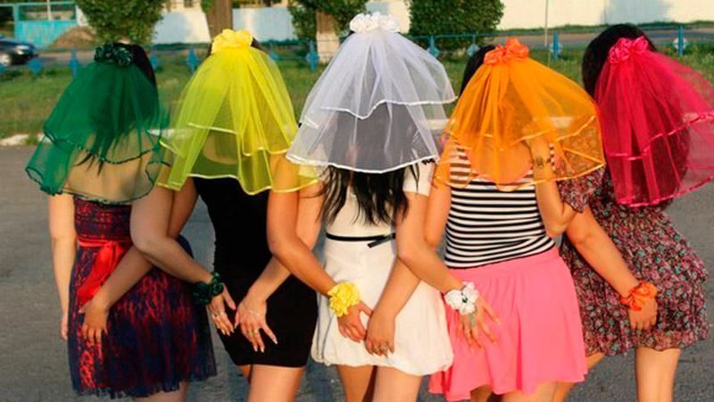 Пьяная невеста побила полисмена после гулянки Пьяная невеста побила полисмена после гулянки