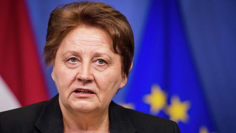 Прем'єр Латвії вирішила більше ніколи не давати інтерв'ю російською Прем'єр Латвії вирішила більше ніколи не давати інтерв'ю російською