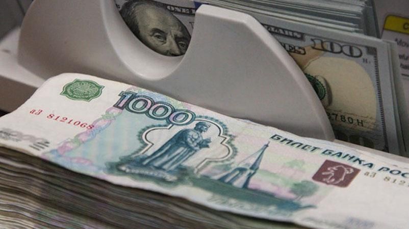 Російський рубль ще більше знецінився