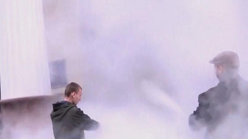 Надзвичайники бунтують: використали вогнегасник та штовхались з міліцією Надзвичайники бунтують: використали вогнегасник та штовхались з міліцією