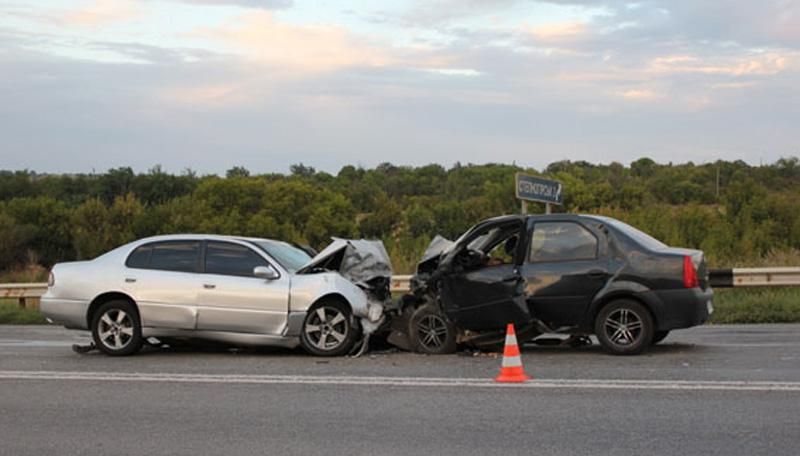 Смертельне зіткнення: в аварії на Запоріжжі загинули 3 людини Смертельне зіткнення: в аварії на Запоріжжі загинули 3 людини