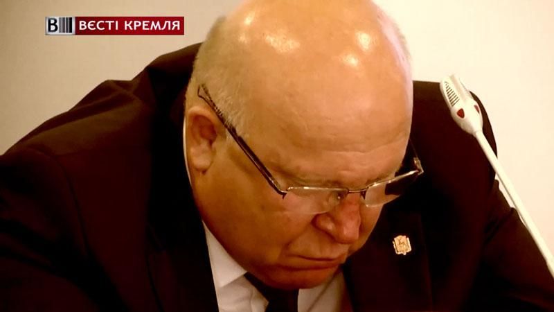Російський губернатор "підтвердив" на нараді військову міць Росії міцним сном 