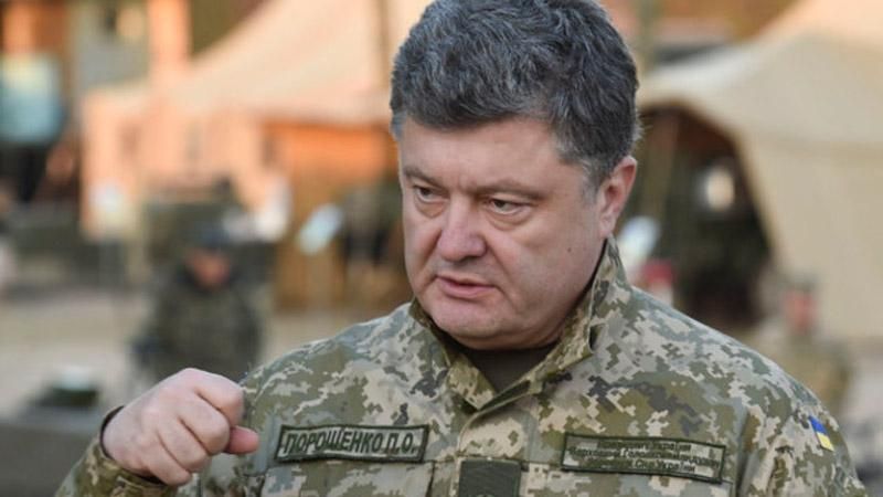 Порошенко напугал украинцев российской армией Порошенко напугал украинцев российской армией