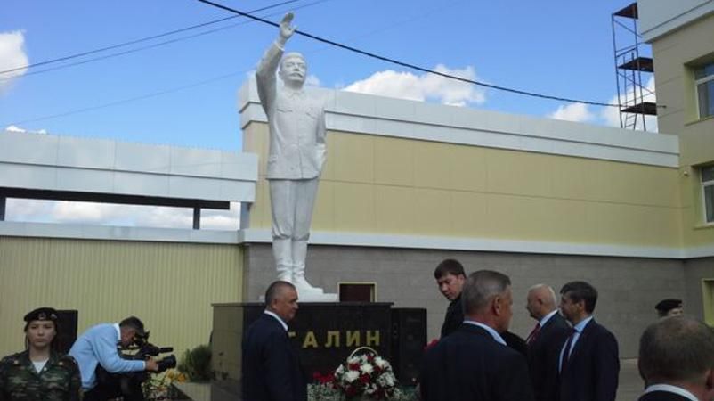 Росія "збагатилась" триметровим пам'ятником Сталіну