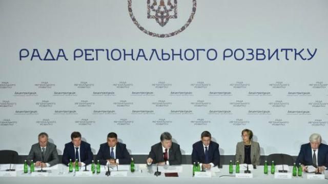 Порошенко объяснил, когда будет пересматривать изменения в Конституцию Порошенко объяснил, когда будет пересматривать изменения в Конституцию