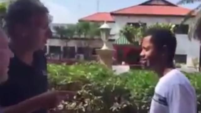 Я с москалями не разговариваю, — "афробандеровец" удивил российских туристов Я с москалями не разговариваю, — "афробандеровец" удивил российских туристов