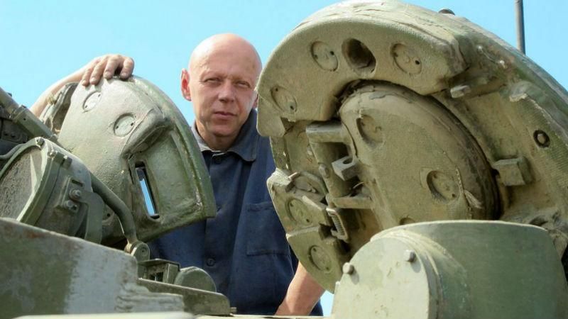 Легенда АТО. В Минобороны показали героического бронированного "Богатыря" Легенда АТО. В Минобороны показали героического бронированного "Богатыря"