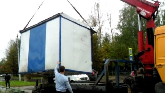 Стрельба в Киеве. Владелец отчаянно спасал МАФ от сноса Стрельба в Киеве. Владелец отчаянно спасал МАФ от сноса