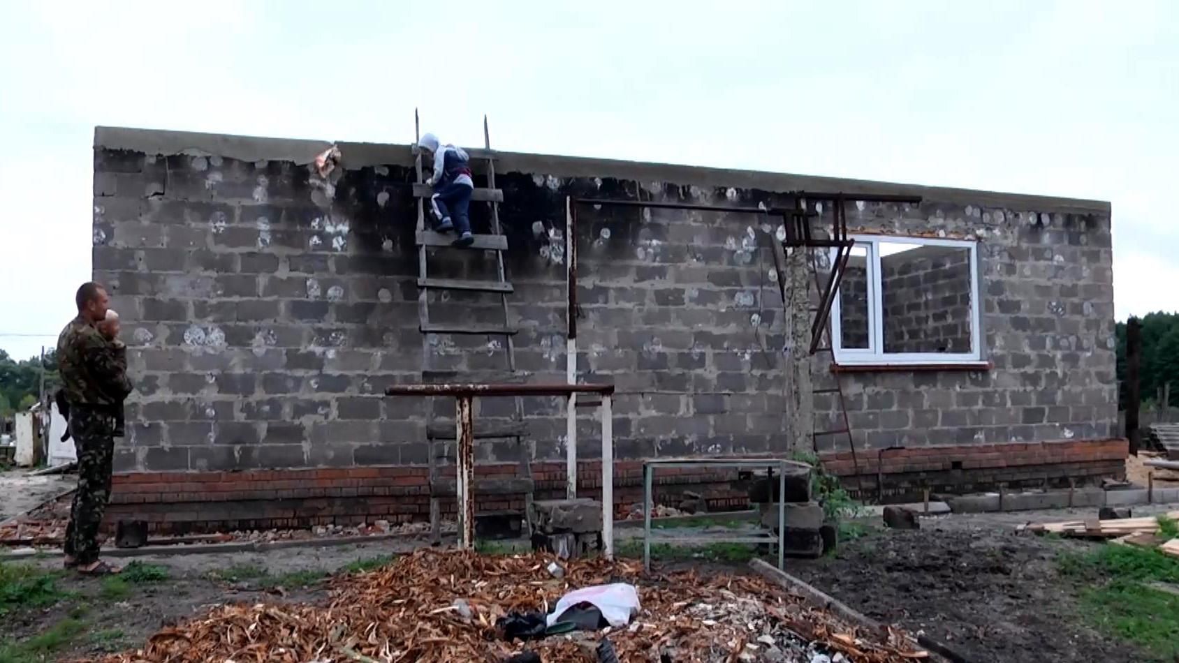 На Сумщині сім'я мобілізованого залишилась на вулиці На Сумщині сім'я мобілізованого залишилась на вулиці