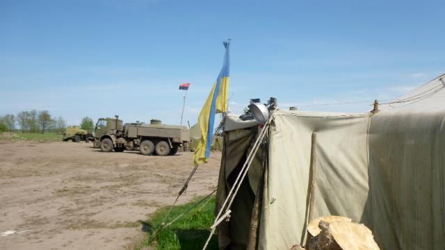 Террористы обстреляли украинских военных из гранатомета Террористы обстреляли украинских военных из гранатомета