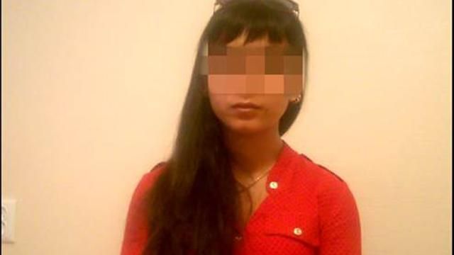 Служба безопасности задержала соблазнительную шпионку Служба безопасности задержала соблазнительную шпионку