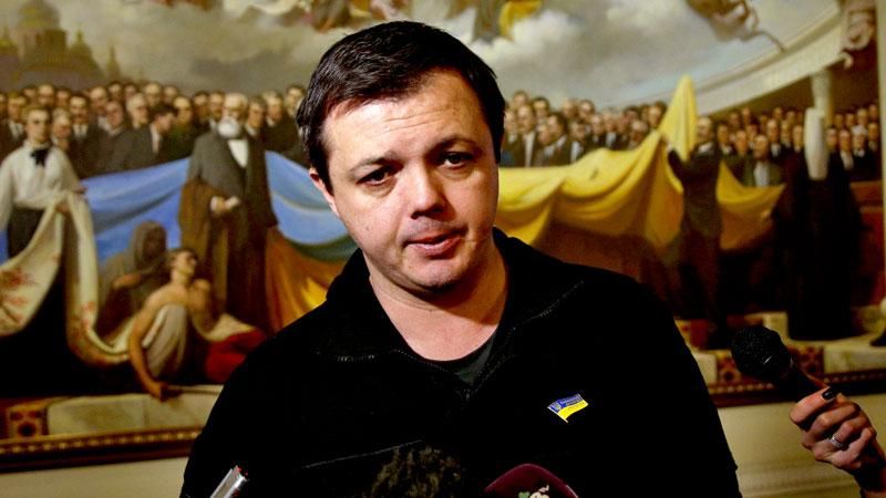 Семенченко принес документы в ГПУ, которые рассказывают о давлении на коллег