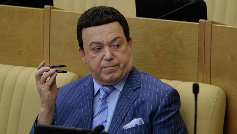 Кобзон перед вылетом в Италию рассказал, что против лечения за рубежом Кобзон перед вылетом в Италию рассказал, что против лечения за рубежом