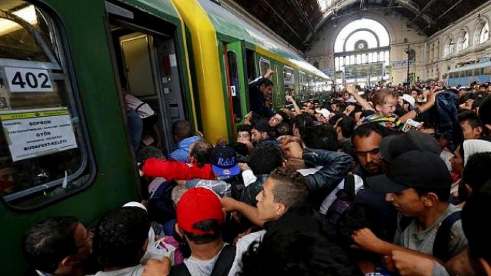 Венгрия может ввести чрезвычайное положение Венгрия может ввести чрезвычайное положение