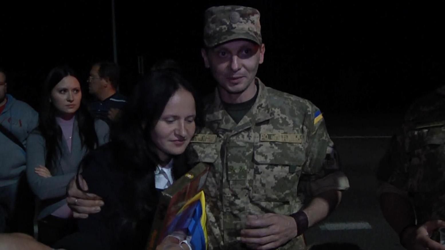 Бійців після річного полону зустріли у Луцьку Бійців після річного полону зустріли у Луцьку